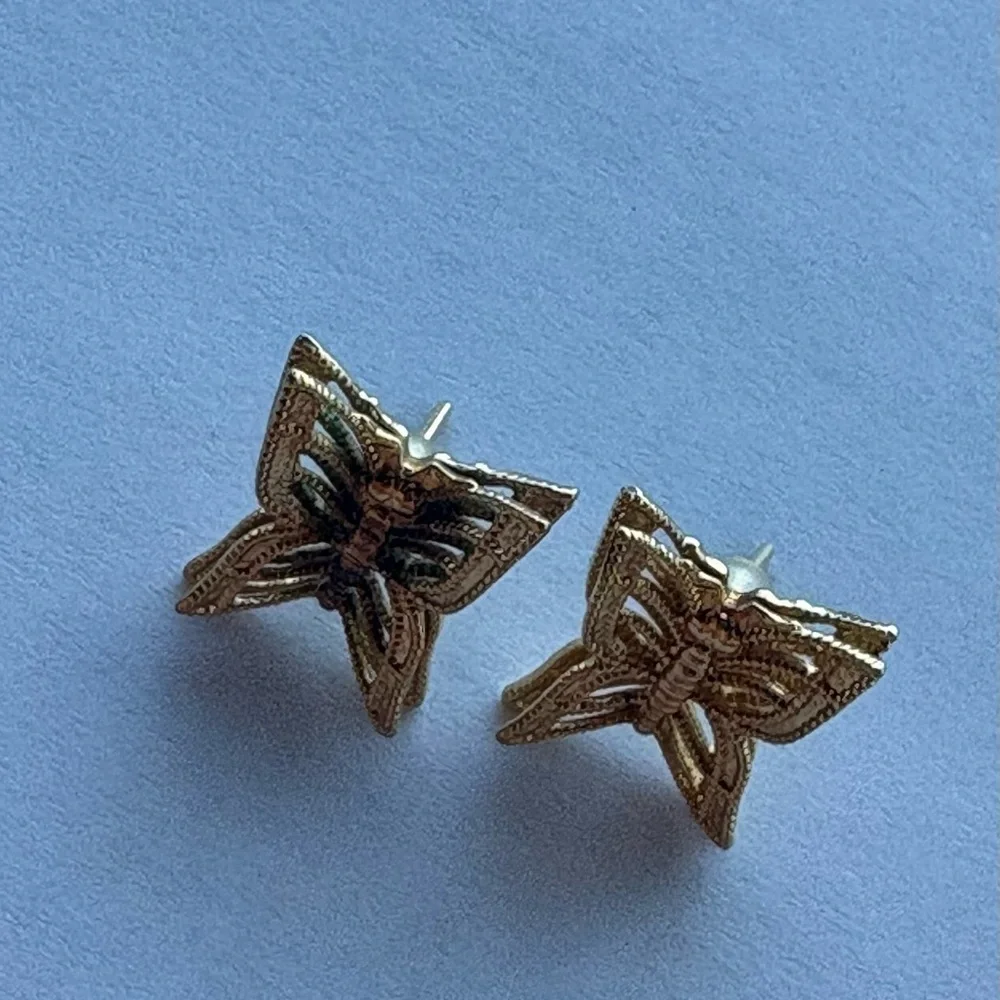 Gold tone intricate Butterfly design Earrings NWOT